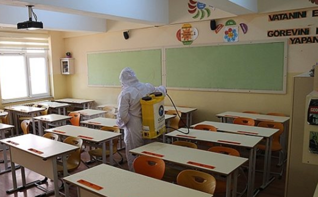 Canik Belediyesi, ilçedeki okulların dezenfekte ve temizlik çalışmalarını tamamlad